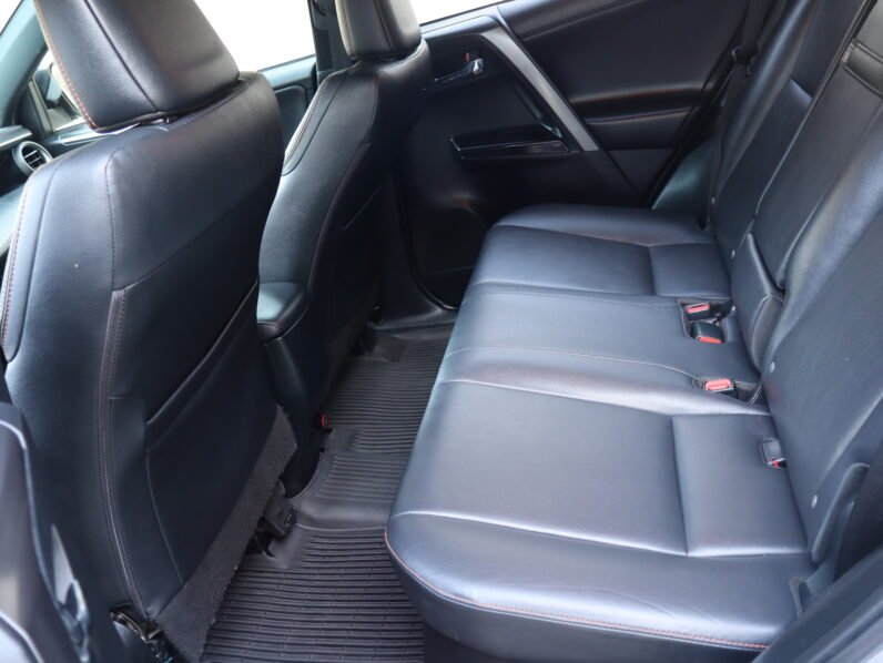 
								Toyota Rav4 Hybrid SE full									