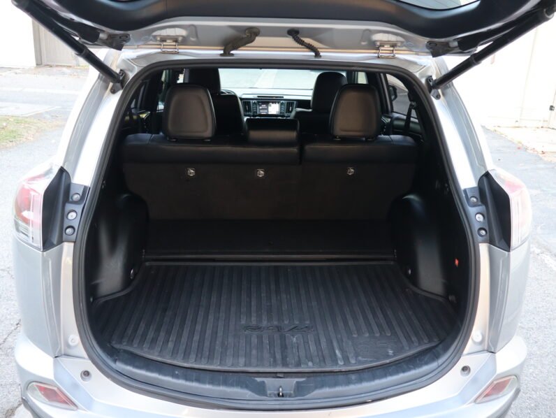 
								Toyota Rav4 Hybrid SE full									