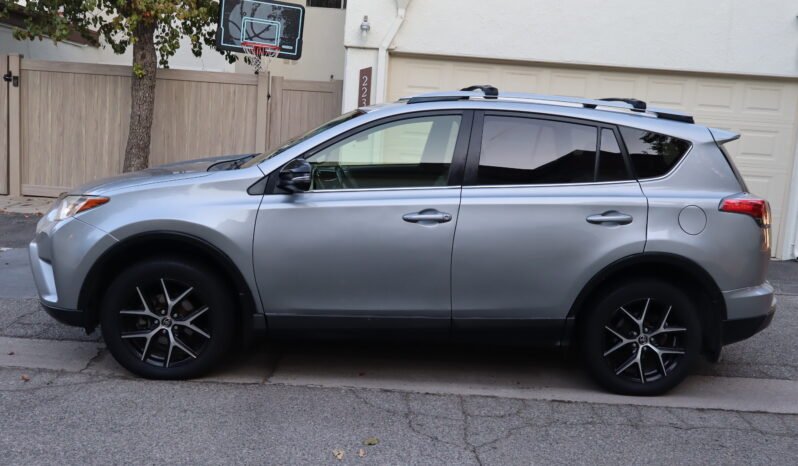 
								Toyota Rav4 Hybrid SE full									