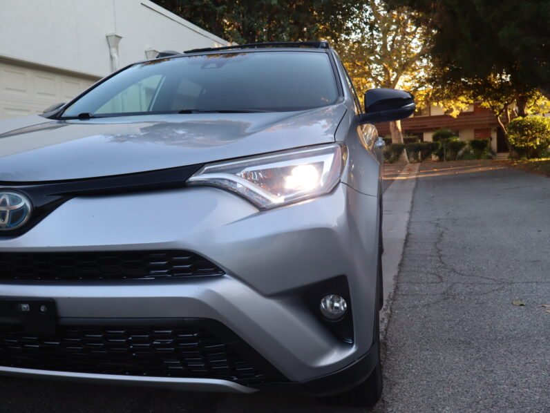 
								Toyota Rav4 Hybrid SE full									