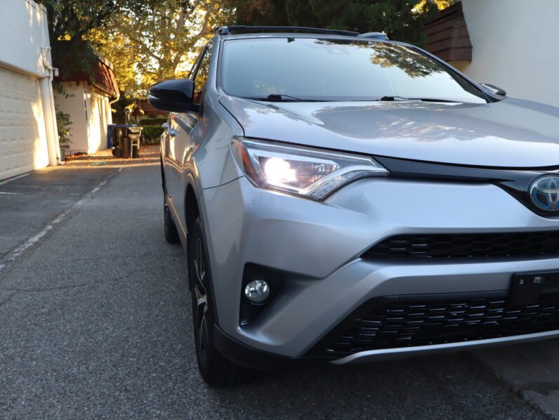 
								Toyota Rav4 Hybrid SE full									